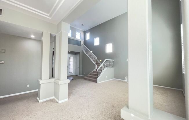 3 beds, 2.5 baths, $3,300
