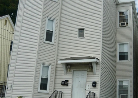 11 HUTCHINSONS CT
