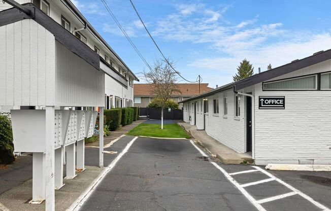 2 beds, 1 bath, 825 sqft, $1,950, Unit I5