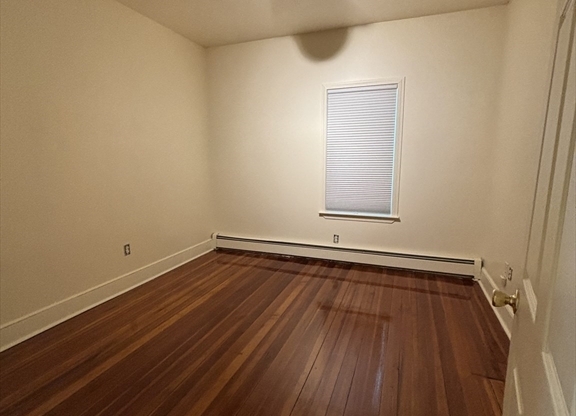 3 beds, 1 bath, 1,250 sqft, $3,000, Unit 1