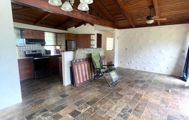 Gorgeous 2 Bedroom / 1 Bath in Waikane