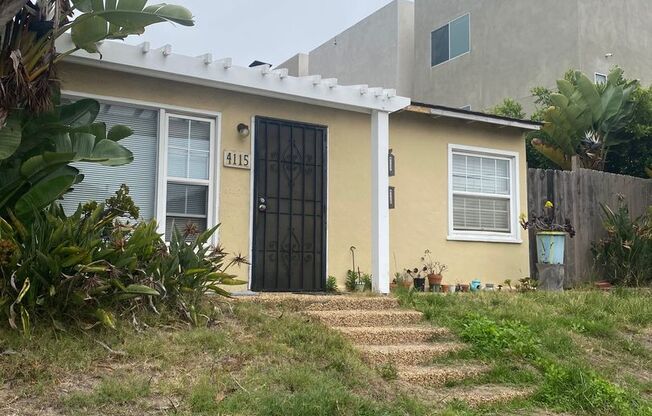 Spacious 3-Bedroom, 2-Bathroom Duplex in Prime San Diego Location
