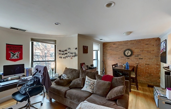 78 Gainsborough St 106