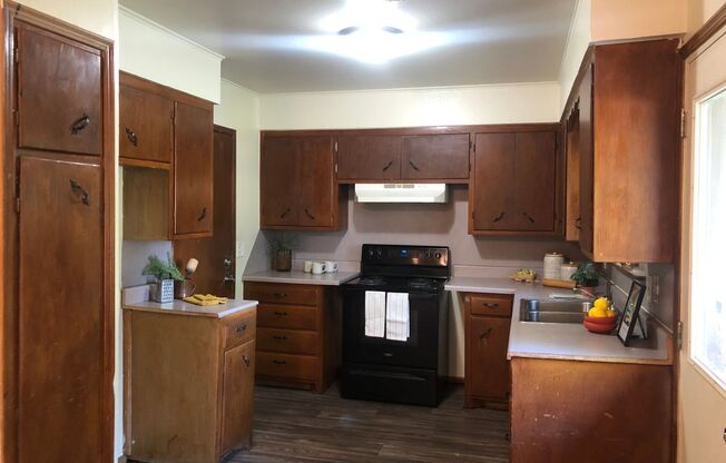 4 beds, 1 bath, $1,295