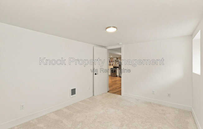 2 beds, 1 bath, 936 sqft, $1,700, Unit B