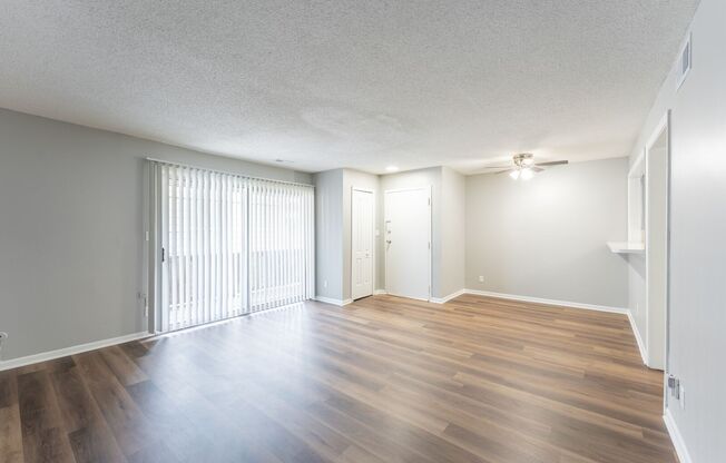 2 beds, 1 bath, 886 sqft, $1,125, Unit 421-25