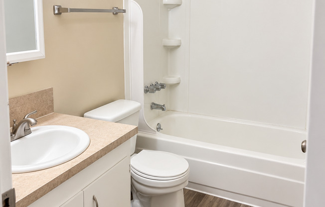 2 beds, 1 bath, $1,150, Unit 36