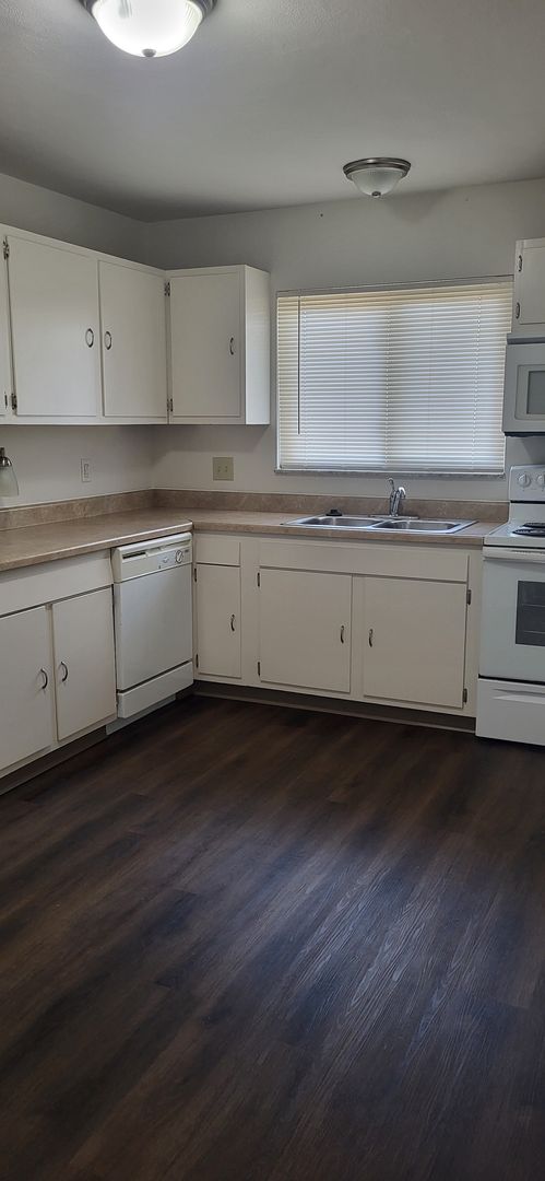 1 bed, 1 bath, 650 sqft, $785, Unit 4072-3