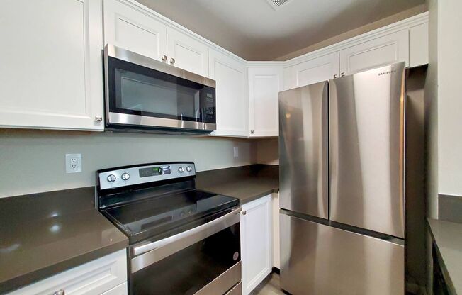 2 beds, 2 baths, 800 sqft, $2,495, Unit 221