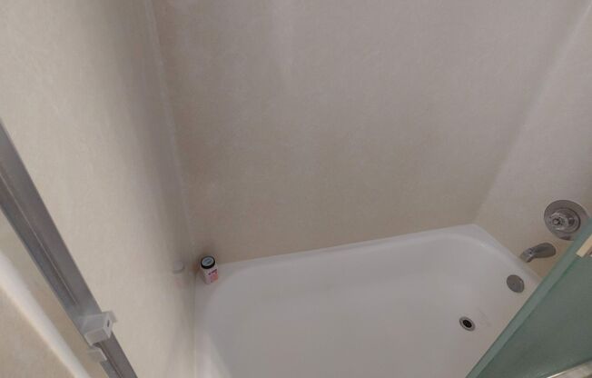 1 bed, 1 bath, 878 sqft, $1,495, Unit 1690-239