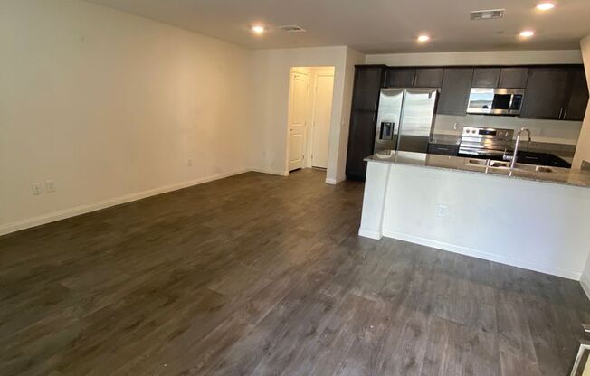 Americana Property Mgmt - 3bed Townhouse built in 2022 in the NW