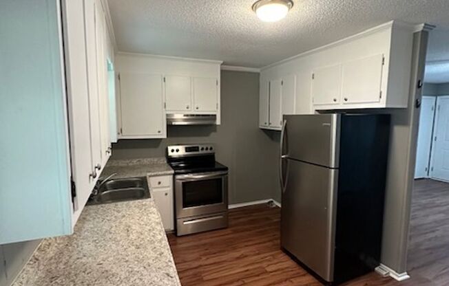 2 beds, 1 bath, 770 sqft, $1,200, Unit Cedar Lane 204