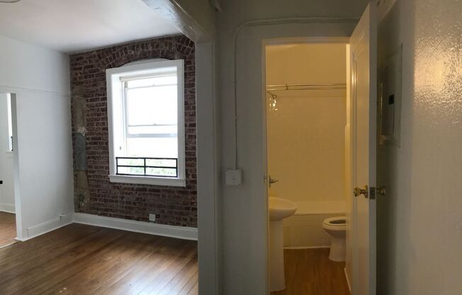 Studio, 1 bath, 377 sqft, $1,650, Unit 212