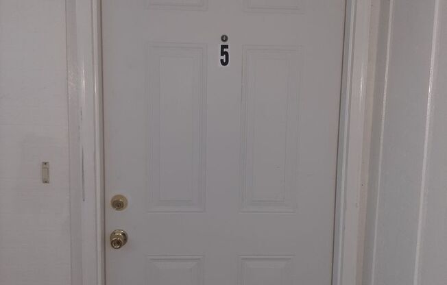 2 beds, 1 bath, 903 sqft, $1,140, Unit H-5