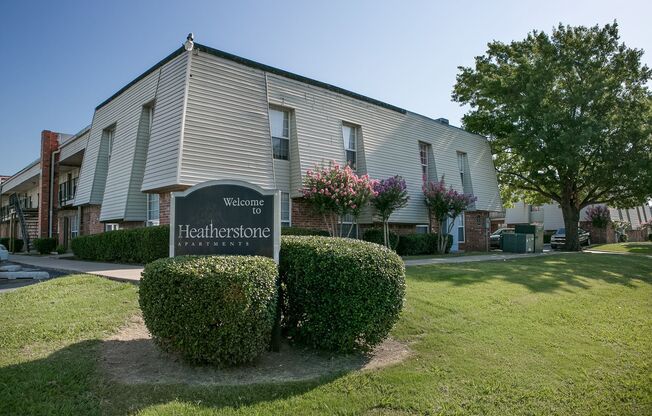 2 beds, 1 bath, 792 sqft, $1,129, Unit 0136