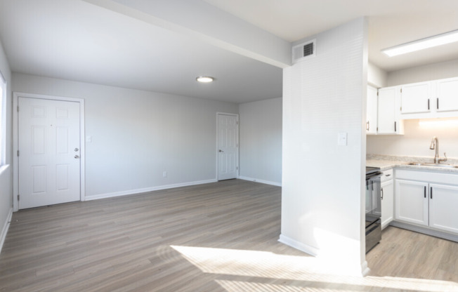 2 beds, 1 bath, 950 sqft, $1,149, Unit 387-21-E