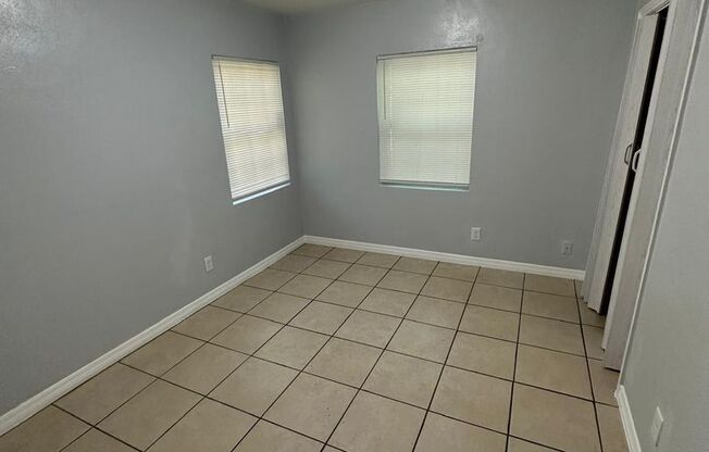 2 beds, 1 bath, 750 sqft, $900, Unit 1109