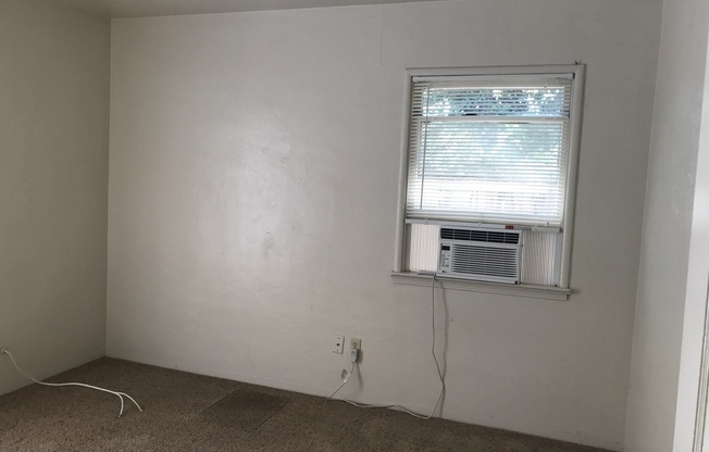 2 beds, 1 bath, $1,595