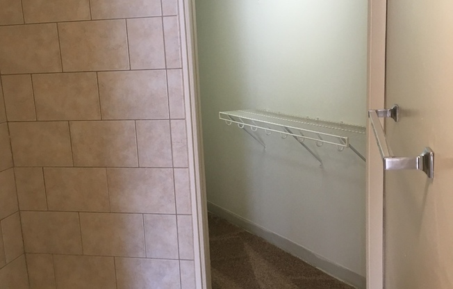 2 beds, 2 baths, 840 sqft, $1,877, Unit 4-0407