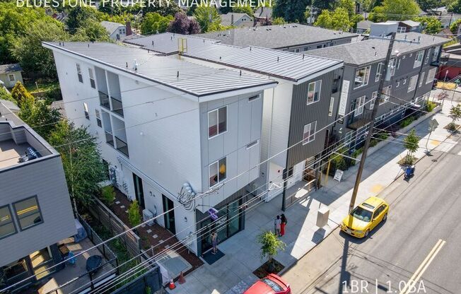 5042 NE FREMONT