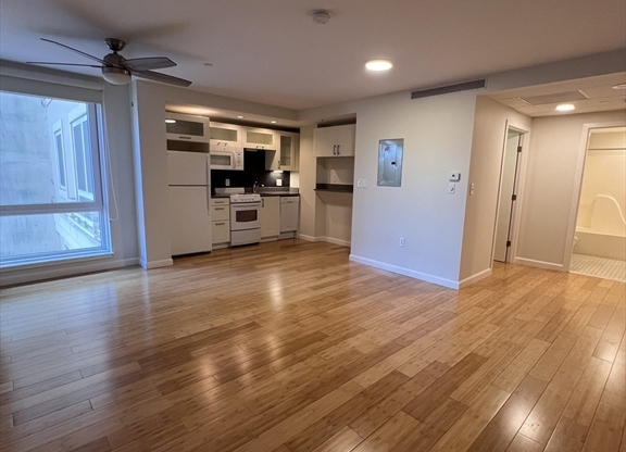 Studio, 1 bath, 485 sqft, $2,700, Unit 307