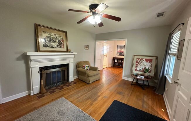 3 BED | 1 BATH | SPACIOUS GATED BACKYARD | EDGEMERE