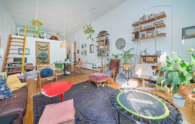 5 DELAVAN ST