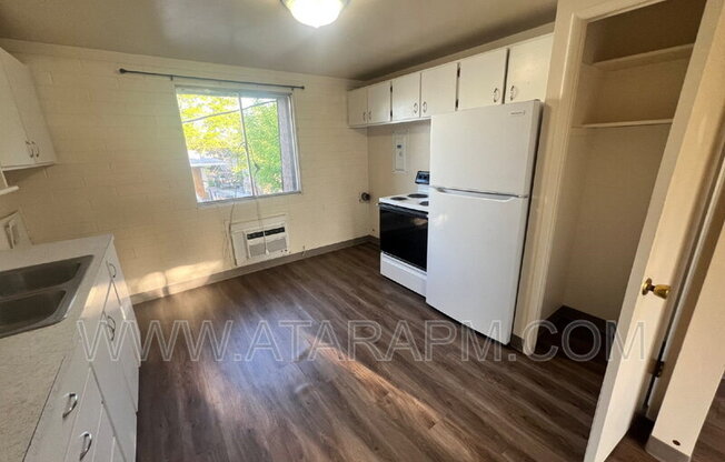 461 E Locust St