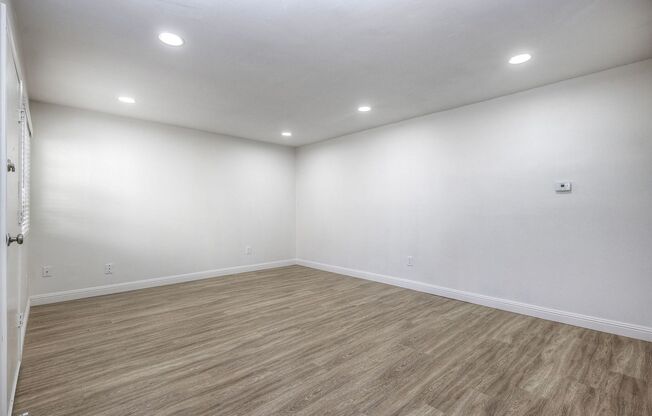 3 beds, 1.5 baths, 1,250 sqft, $2,995