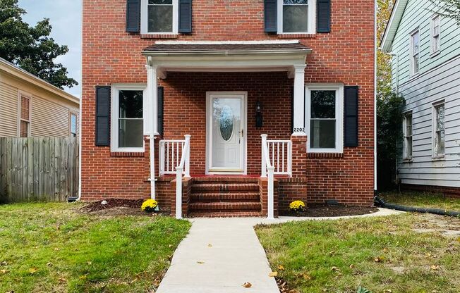 Beautifully Renovated 4bdrm/1.5bth House Located in Richmond's Northside w/Rear Balcony!!