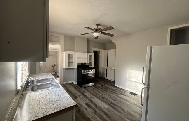 2 beds, 1 bath, $900