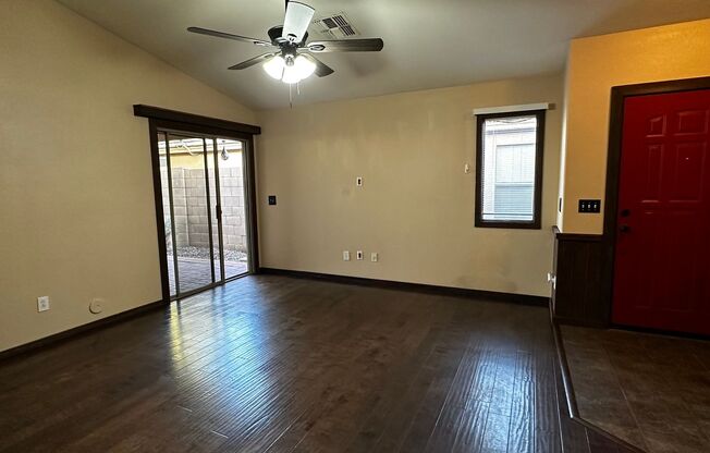 3 Bedroom 2 Bath Single Level Home In Maricopa!