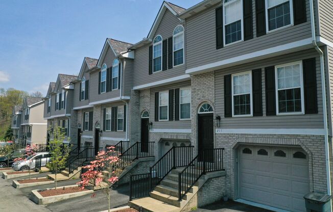 Modern 3-Level Townhome in Monaca – 2 Bed, 1.5 Bath + Garage