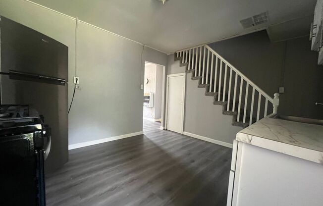 2 beds, 1 bath, $1,300