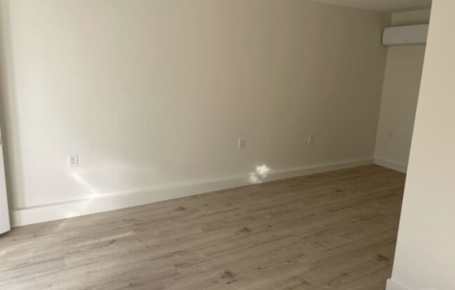 1 bed, 1 bath, $2,200, Unit 1/2