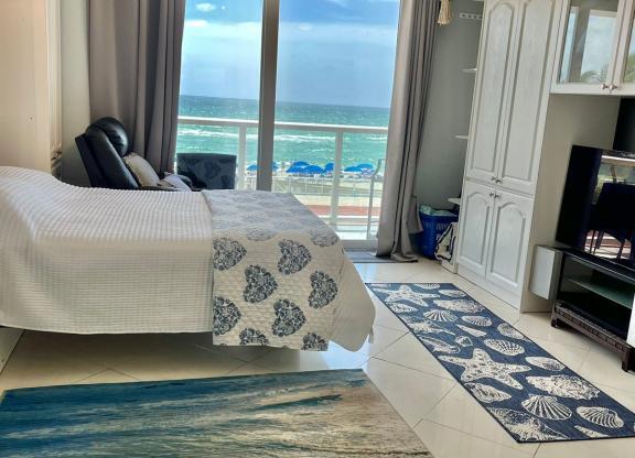 1 bed, 1 bath, $2,500, Unit UNIT 114