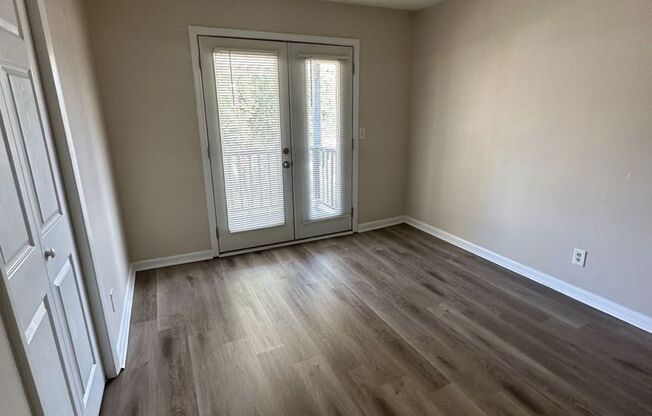 2 beds, 1 bath, 860 sqft, $1,295, Unit 291-7