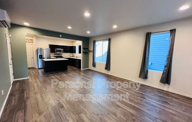 2037 NE 4 SEASONS LN