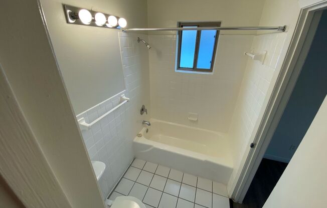 2 beds, 2 baths, 950 sqft, $1,575, Unit PEN-203