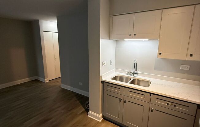 Studio, 1 bath, 600 sqft, $1,275, Unit 101
