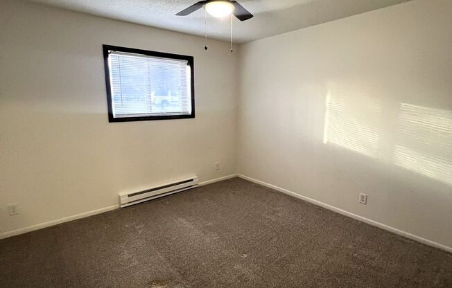 2 beds, 1 bath, $800, Unit 101