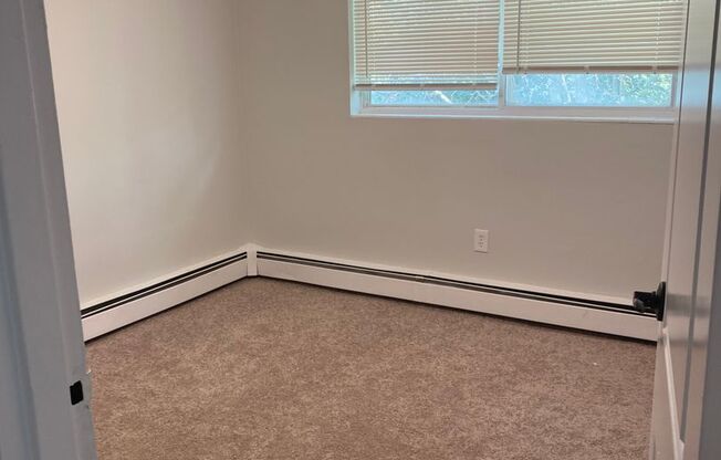 2 beds, 1 bath, 800 sqft, $1,700, Unit A - 26