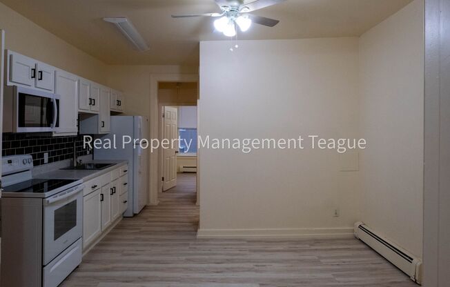 2 beds, 1 bath, $1,350, Unit Apt 2