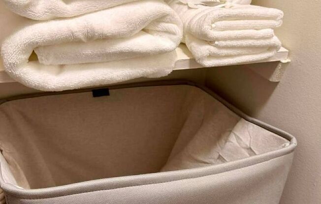 Studio, 1 bath, 425 sqft, $1,050, Unit 204 1421LS