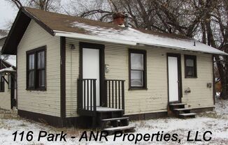 Affordable Studio/Single Family Home Near Oak and Park-Small Pet Family Members Welcome-Near Shopping