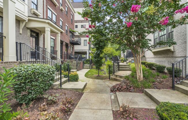 Awesome 2BE/2.5BA townhome conveniently located near West End Avenue and Vanderbilt University!