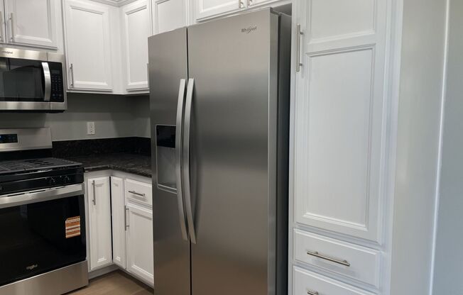 2 beds, 1 bath, 890 sqft, $2,695, Unit 0054