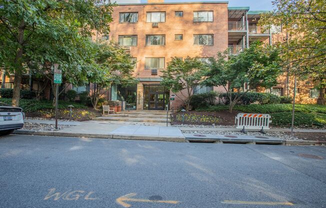 Lovely 2 BR/1 BA Condo in Glover Park!