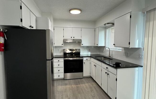 2 beds, 1 bath, $1,250, Unit 7