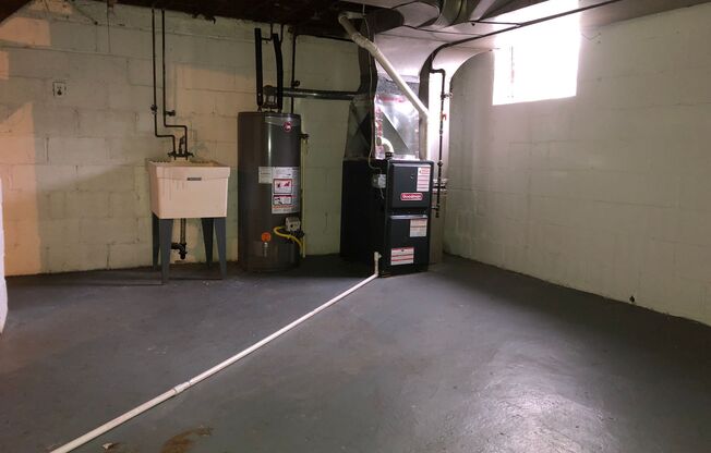 3 beds, 1 bath, 1,500 sqft, $1,300, Unit 1614-00